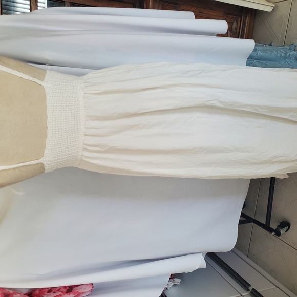 So Me White Maxi Dress Elegant and Timeless - Picture 6 of 7